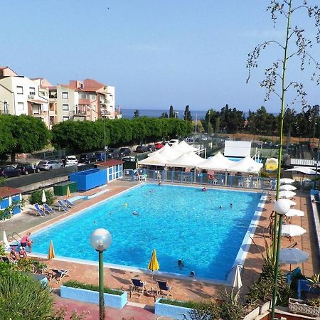 Pietre Nere Aparthotel Giardini Naxos Exteriör bild