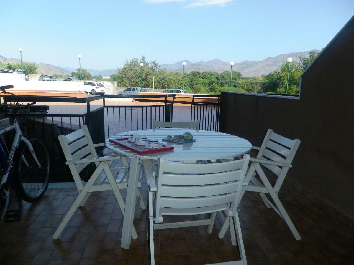 Pietre Nere Aparthotel Giardini Naxos Exteriör bild