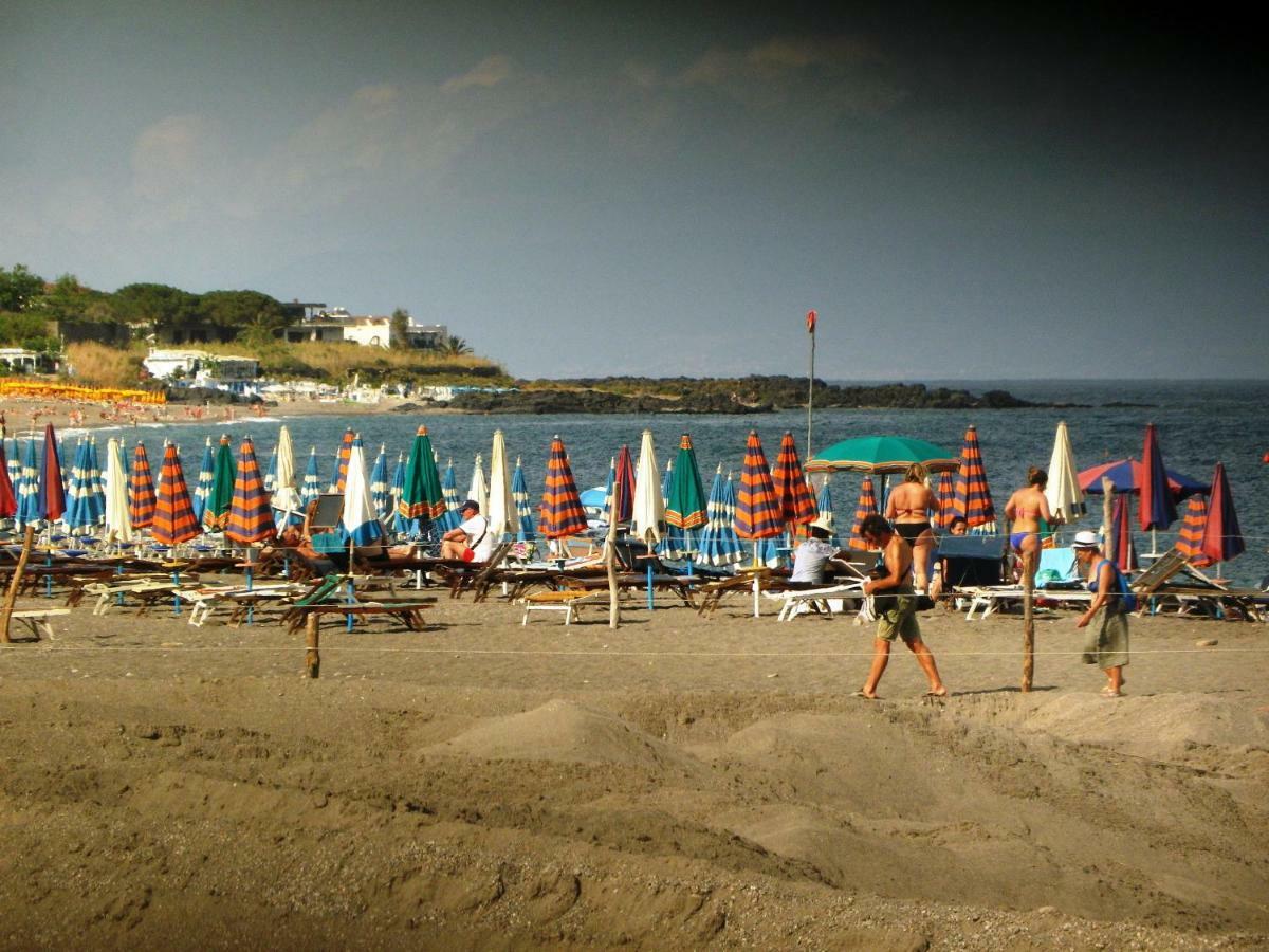 Pietre Nere Aparthotel Giardini Naxos Exteriör bild