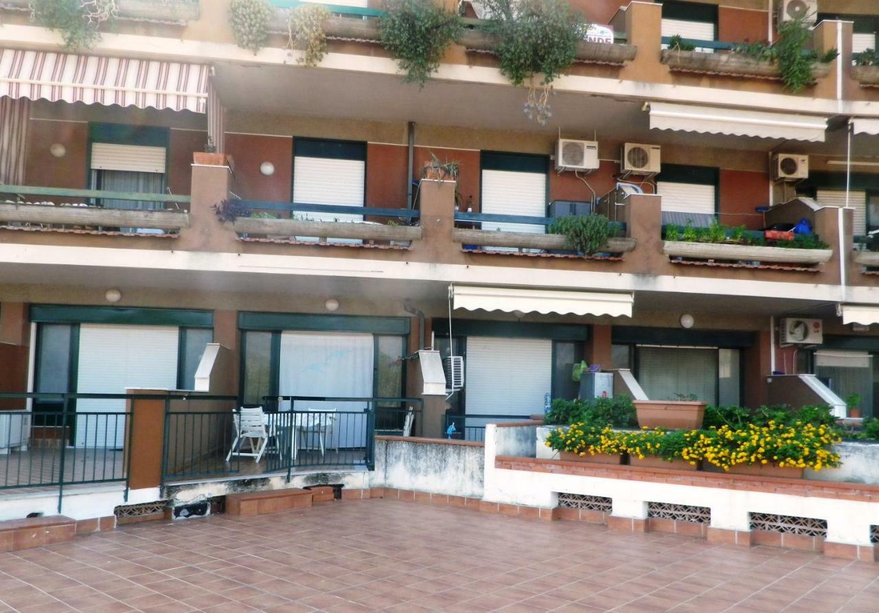 Pietre Nere Aparthotel Giardini Naxos Exteriör bild